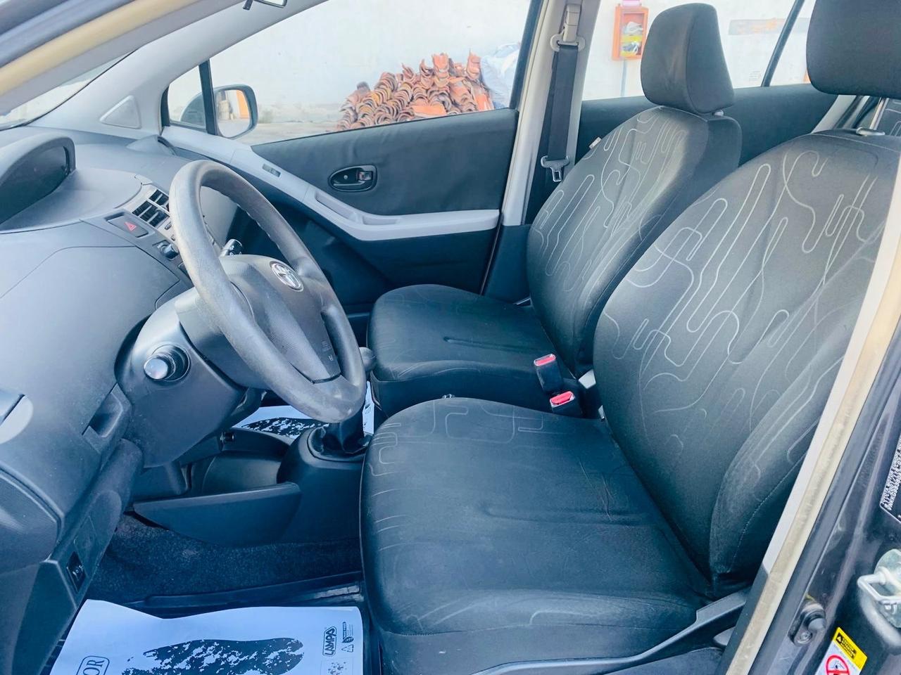 Toyota Yaris 1.0 benzina 2010 130.000km neo