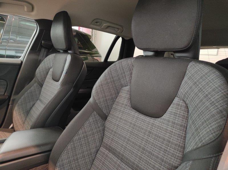 VOLVO V60 (2018-->) - V60 B4 (d) Geartronic Momentum Business Pro