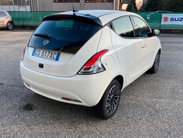 Lancia Ypsilon 1.0 FireFly 5 porte S&S Hybrid Platino