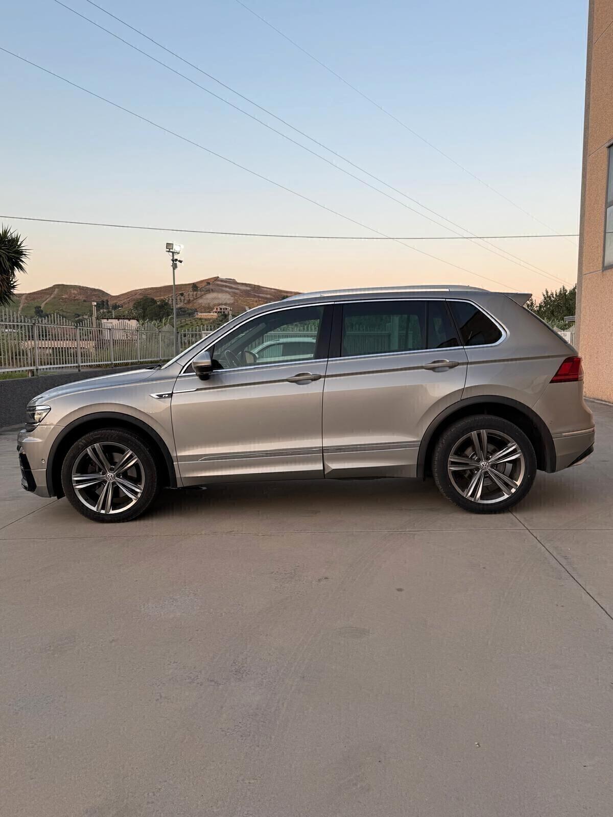 Volkswagen Tiguan 2.0 BiTDI SCR DSG 4MOTION Executive R-Line BMT