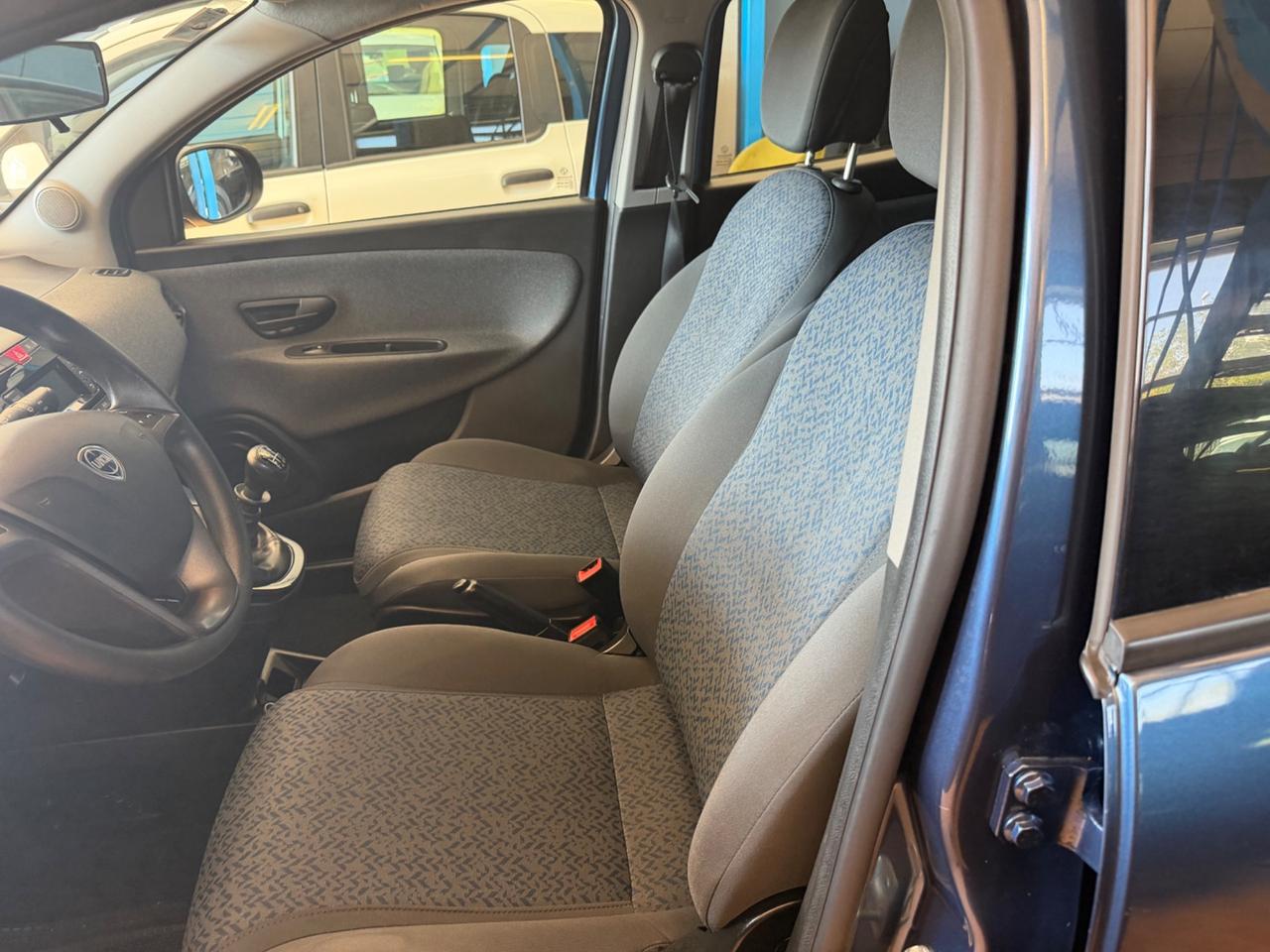 Lancia Ypsilon 1.0BENZ Hybrid 2022 NUOVA