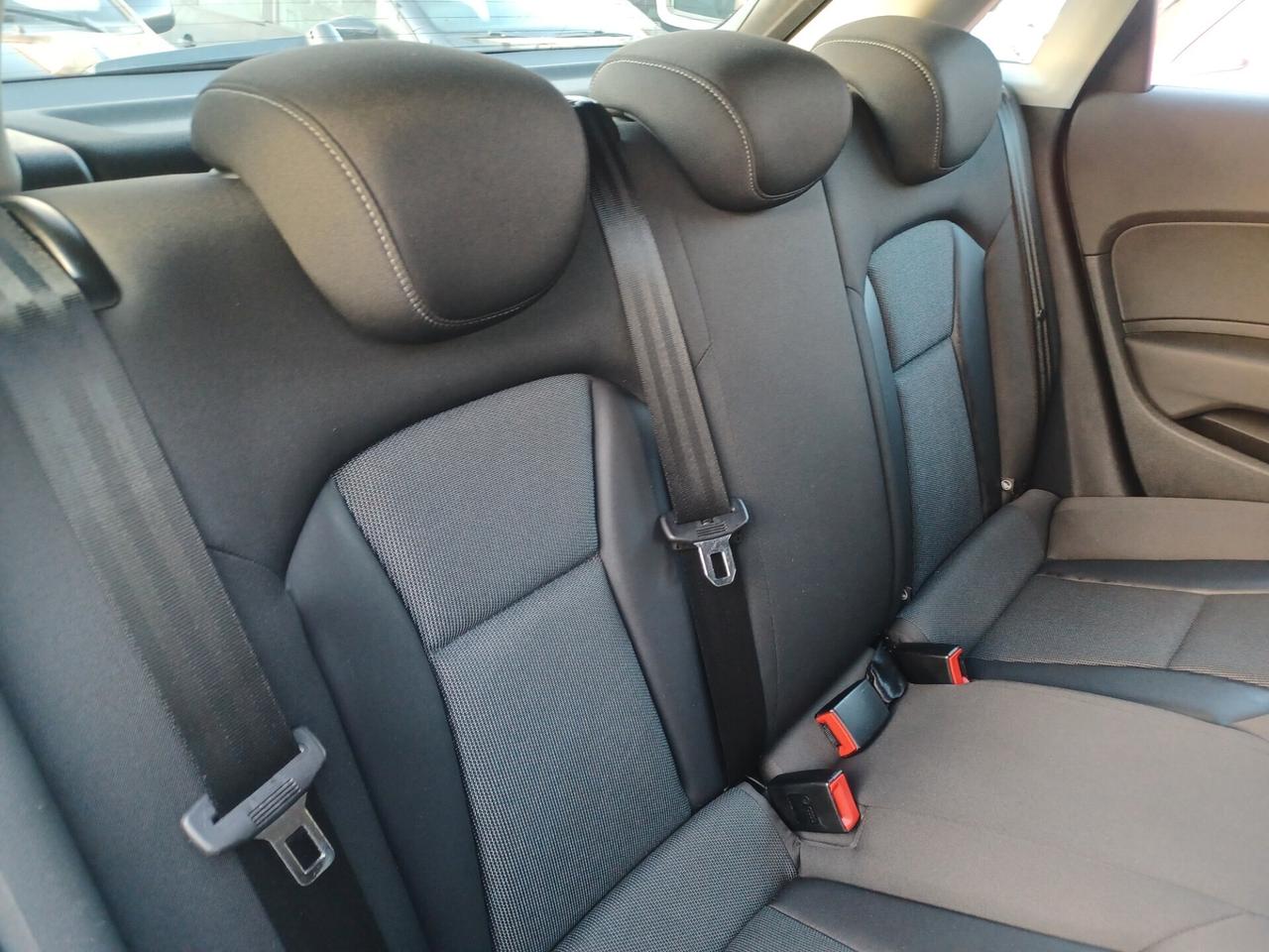 Audi A1 SPORTBACK 1.6 TDI S TRONIC LED BIXENO PDC