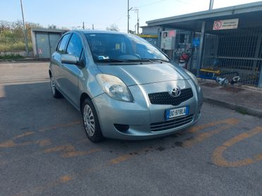 Toyota Yaris 1.0 5 porte clima ecc bassi consumi