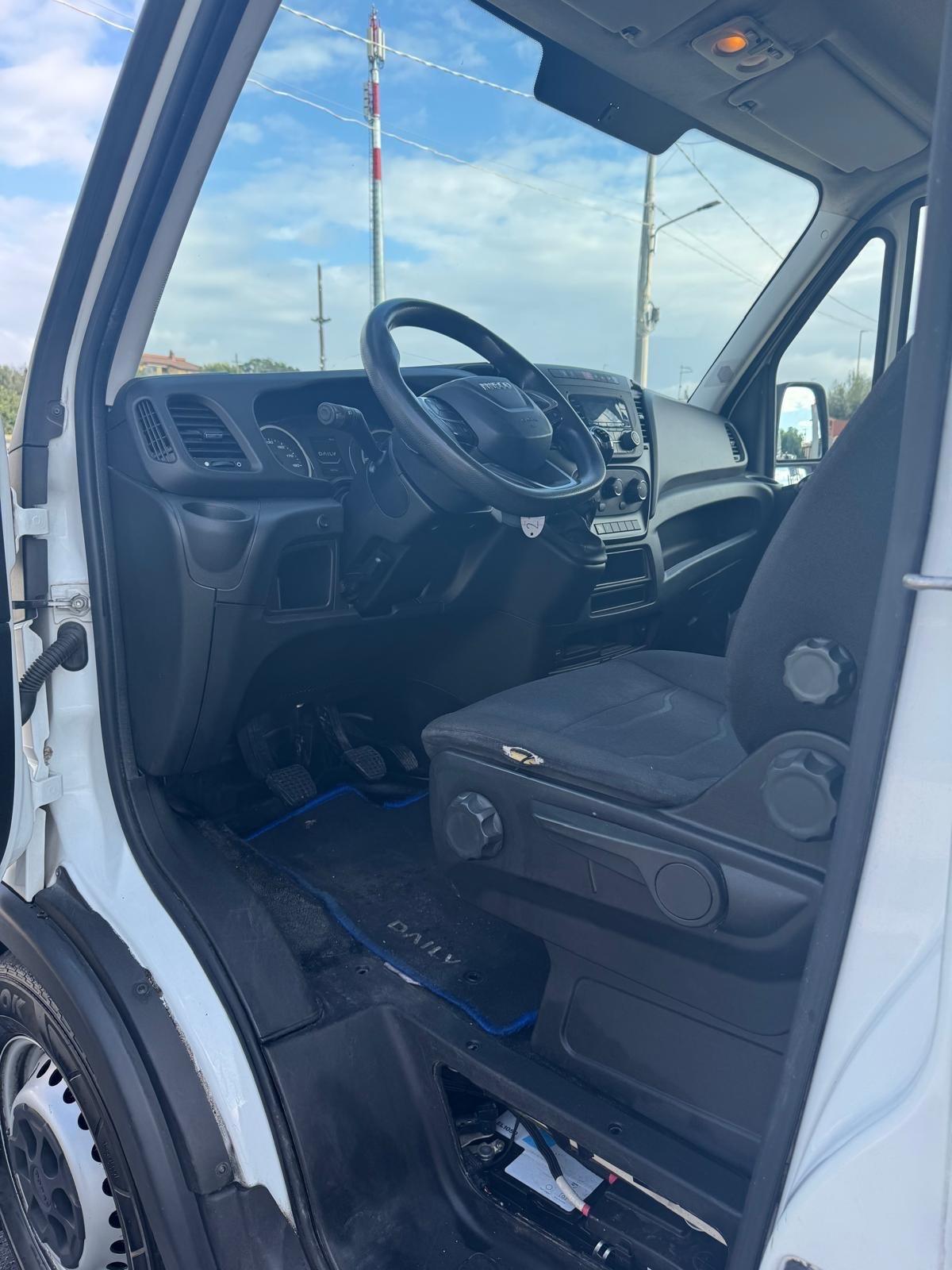 Iveco daily 2.2 coibentato..PARI AL NUOVO