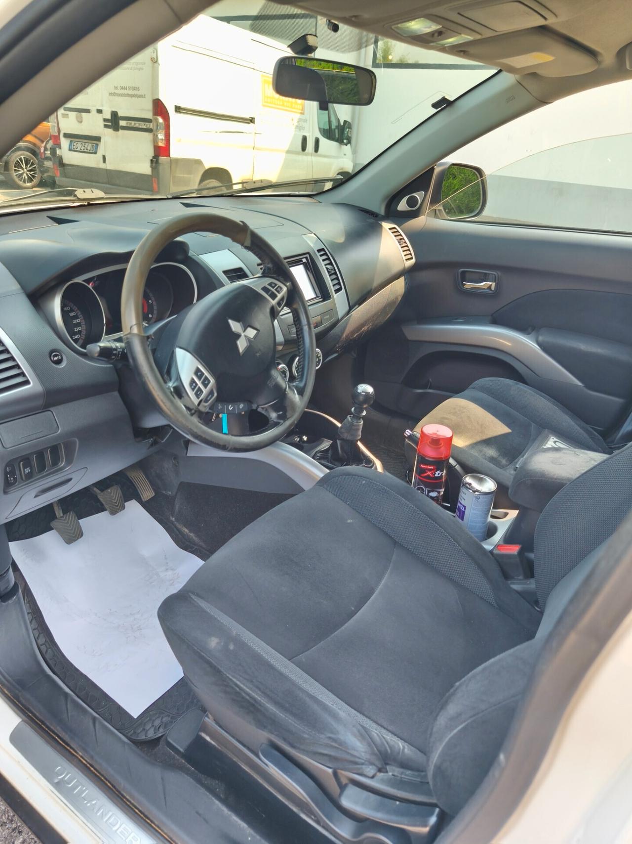 Mitsubishi Outlander 2.0D 7 posti gancio traino