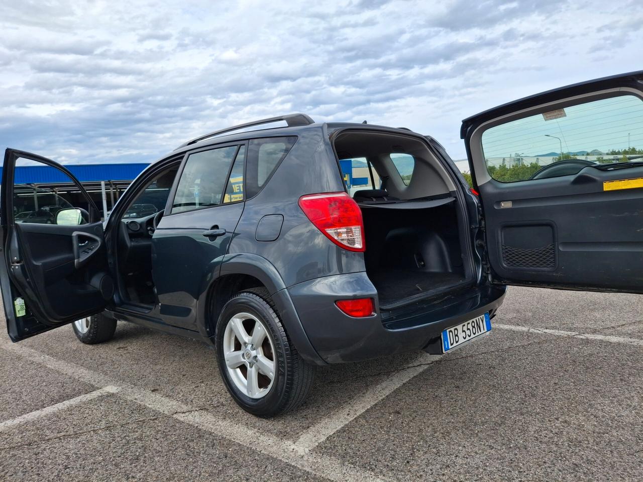 Toyota RAV 4 2.2 D-4D-DIESEL*PERFETTA*