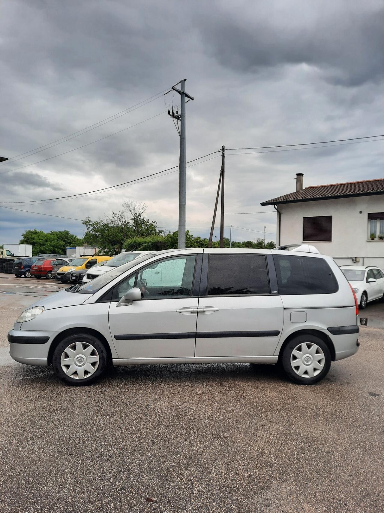 Peugeot 807 2.0 HDi FAP SV 7 POSTI