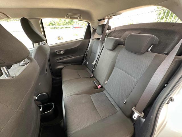 TOYOTA Yaris 1.5 5 POSTI IBRIDA OK NEOPATENTATI BI-COLOR