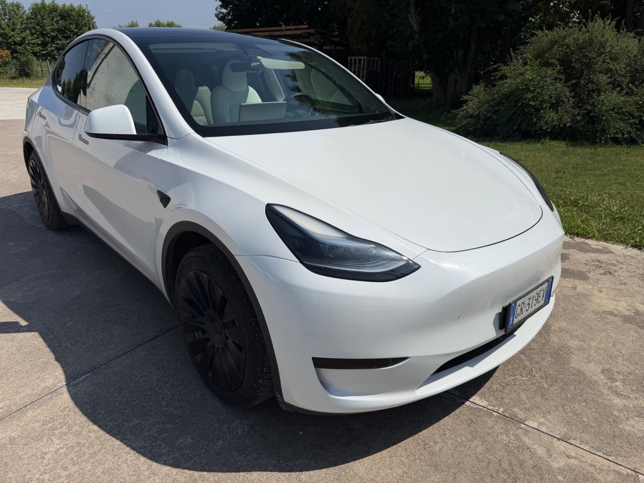 Tesla Model Y Long Range AWD