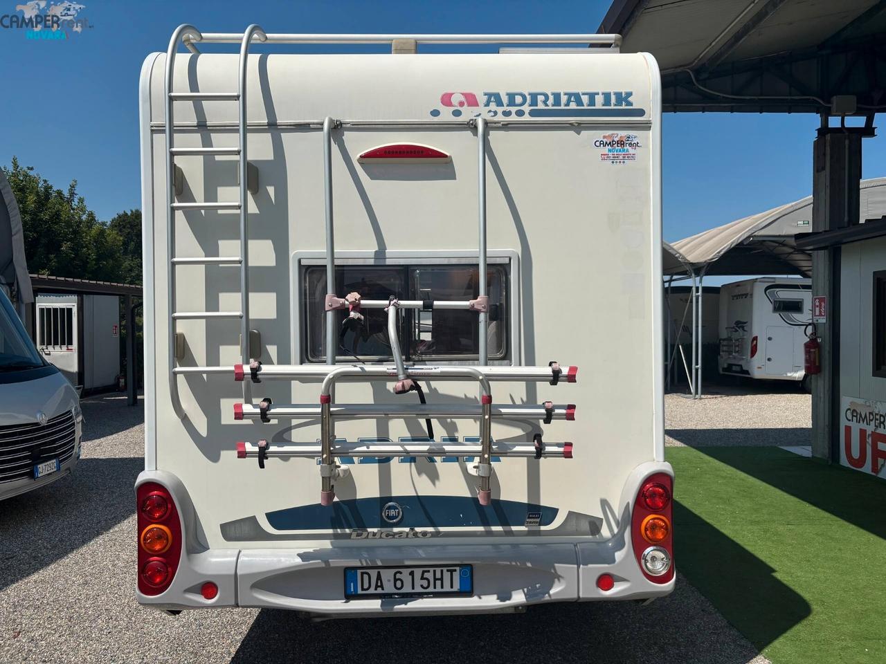 ADRIA ADRIATIK CORAL 680 SK - Mansardato con letti a castello in coda