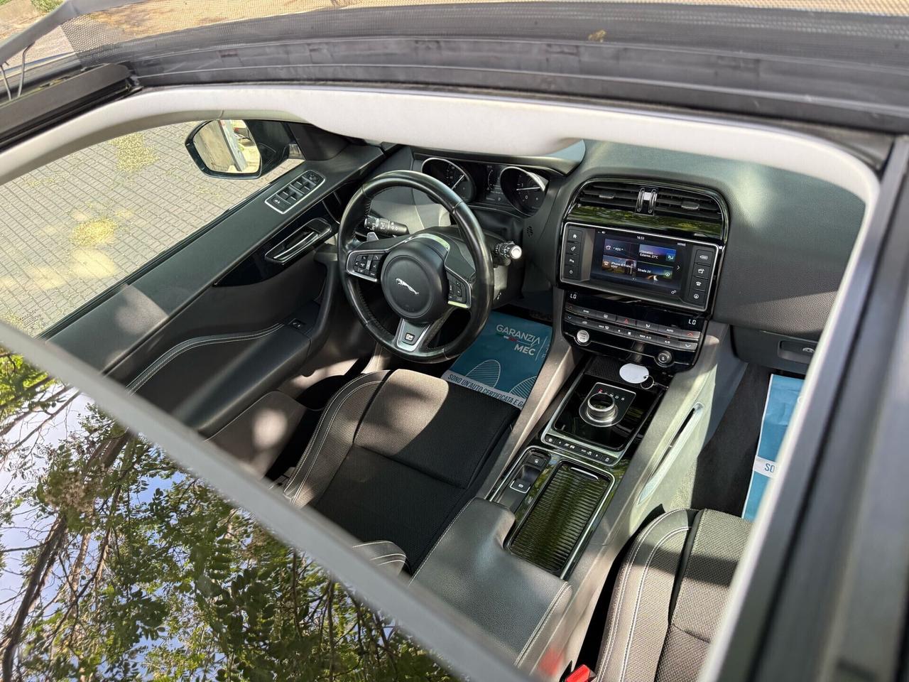 Jaguar F-Pace 2.0 R-Sport AWD 180 HP
