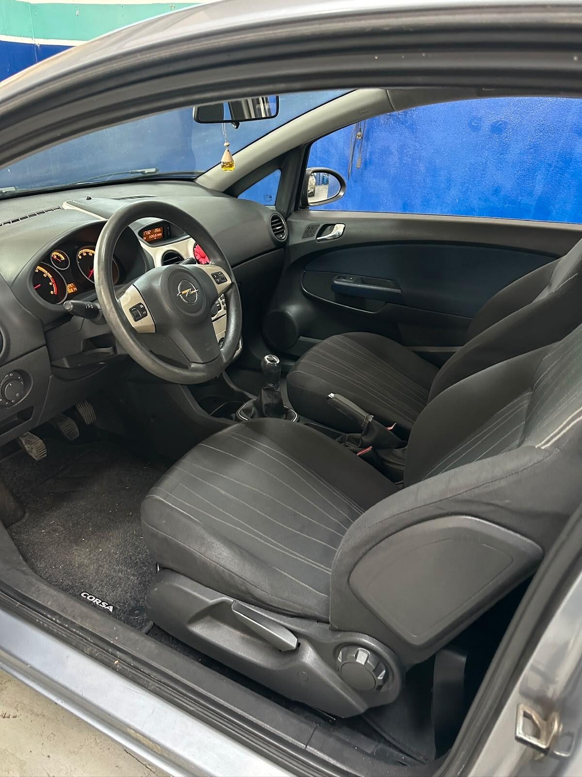 Opel Corsa 1.2 3 porte Club