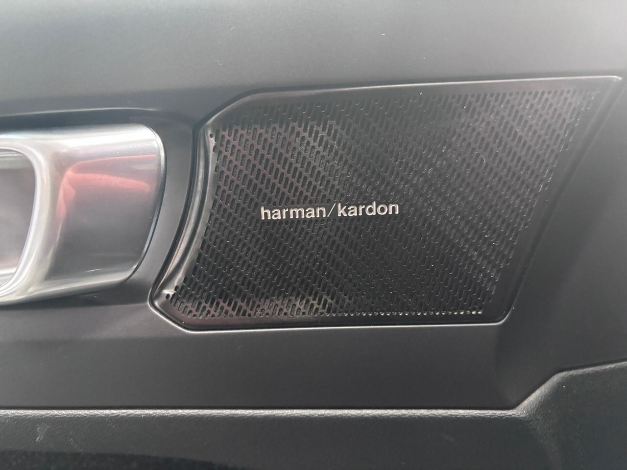 Volvo XC40 R-DESIGN LET-NAVI-TETTO