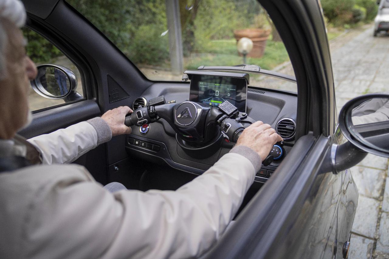 Cabin Active Virea - Muvia - Auto senza patente - Dispositivo medico - Scooter cabinato