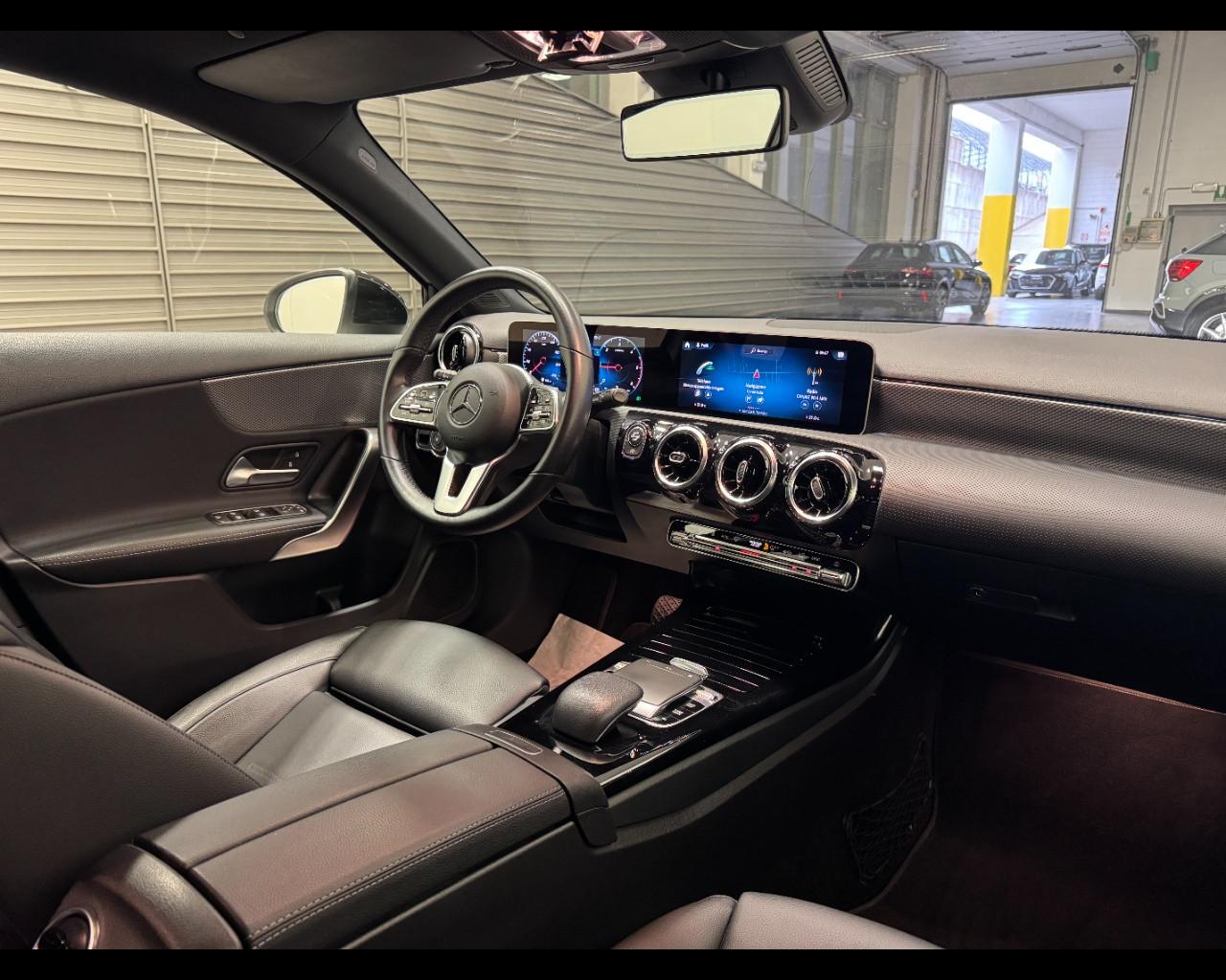 Mercedes-Benz A 180D PREMIUM AUTO