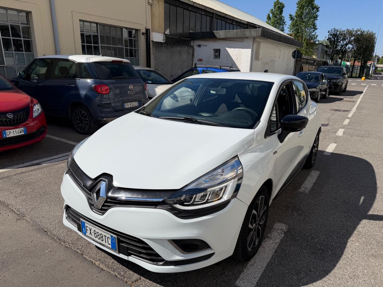 Renault Clio TCe 12V 75 CV 5 porte Moschino Zen