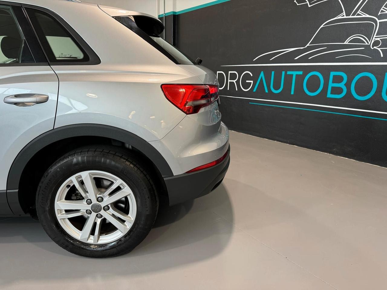 Audi Q3 35 TDI S tronic Business/AUDI MMI PLUS