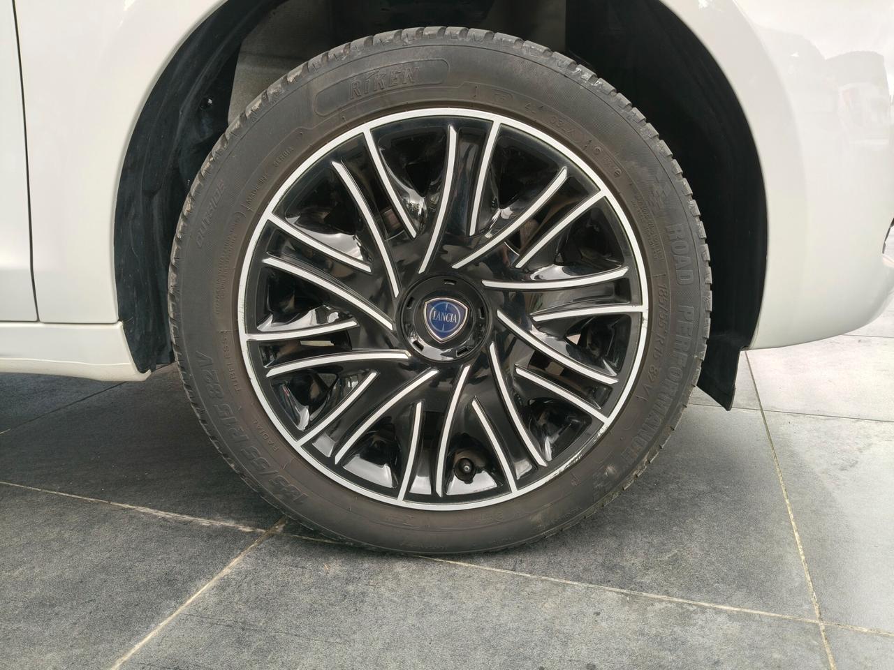 Lancia Ypsilon 1.0 FireFly 5 porte S&S Hybrid Ecochic Gold