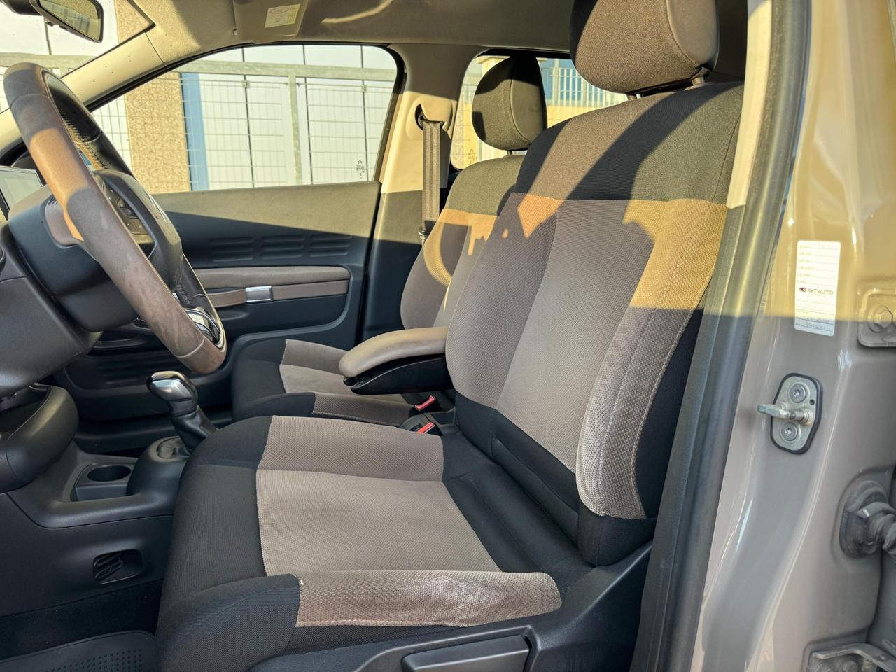 Citroen C4 Cactus PureTech 82 Shine 122000 km