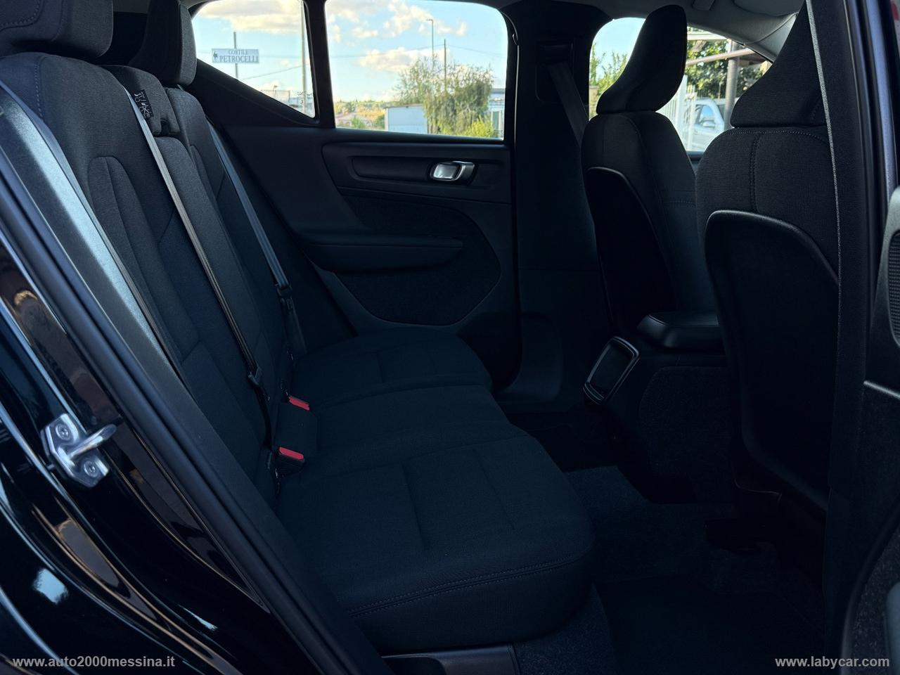 VOLVO XC40 T2 Momentum Core
