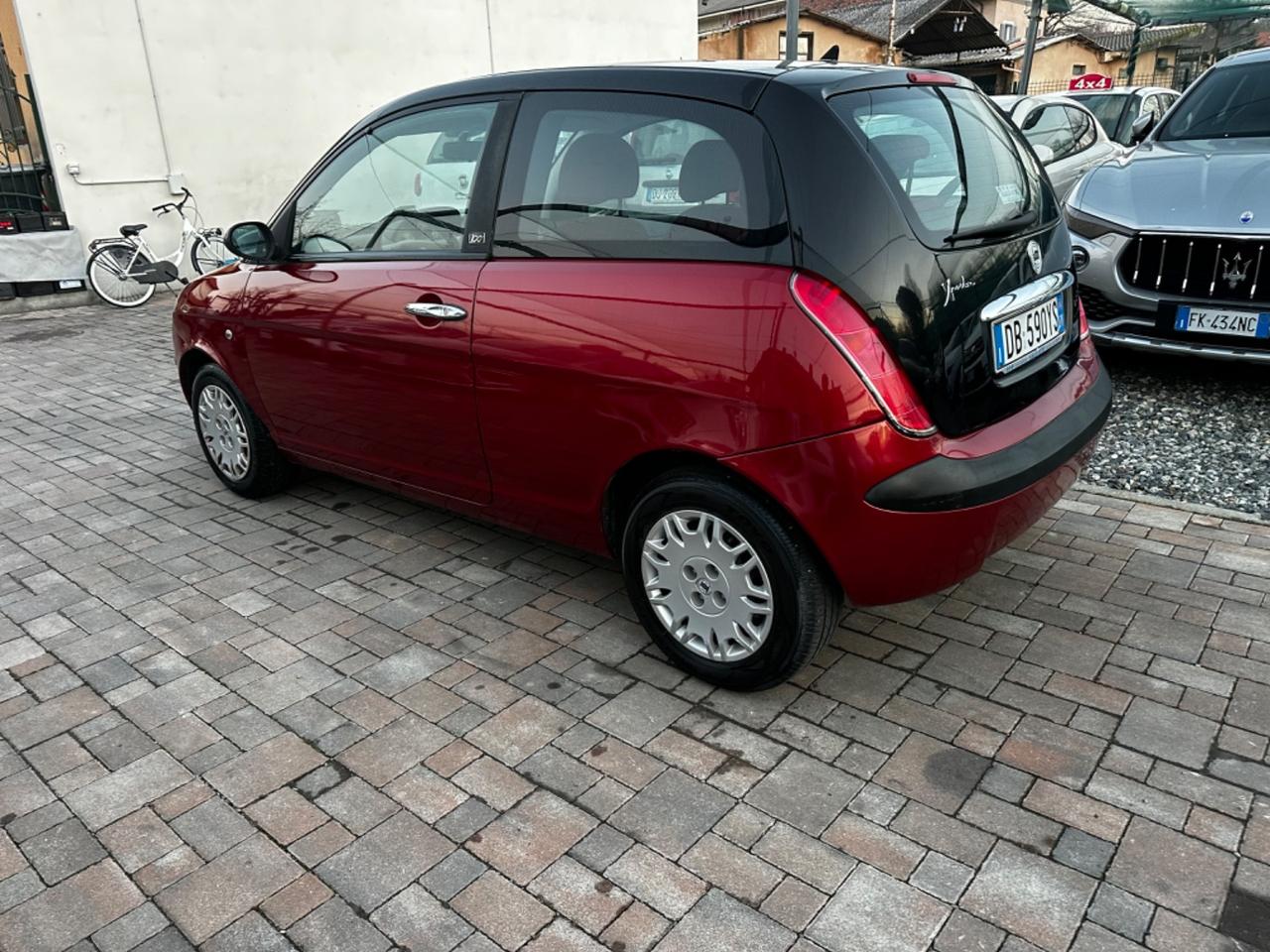 Lancia Ypsilon 1.2 16V Oro