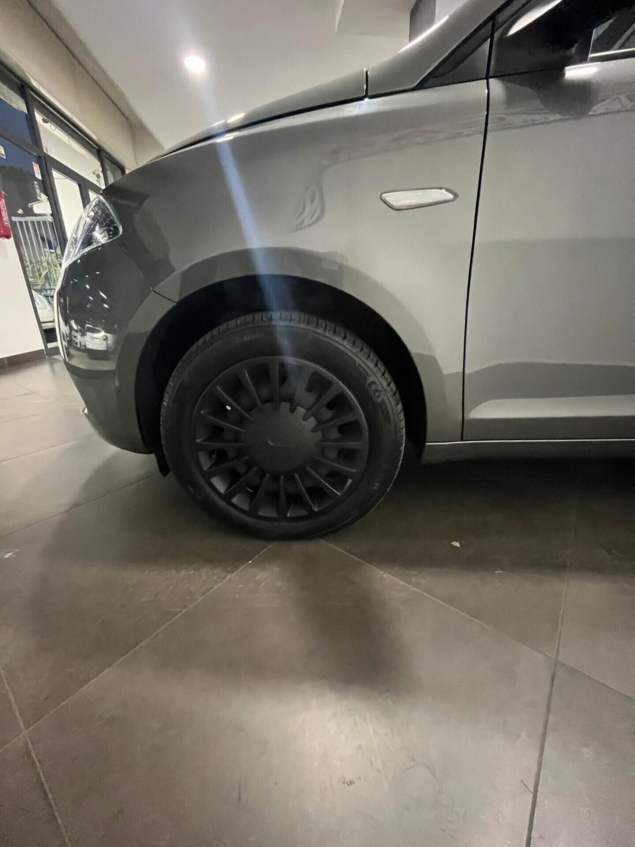 Lancia Ypsilon 1.0 5 porte S&S Benzina Hybrid Ecochic Gold