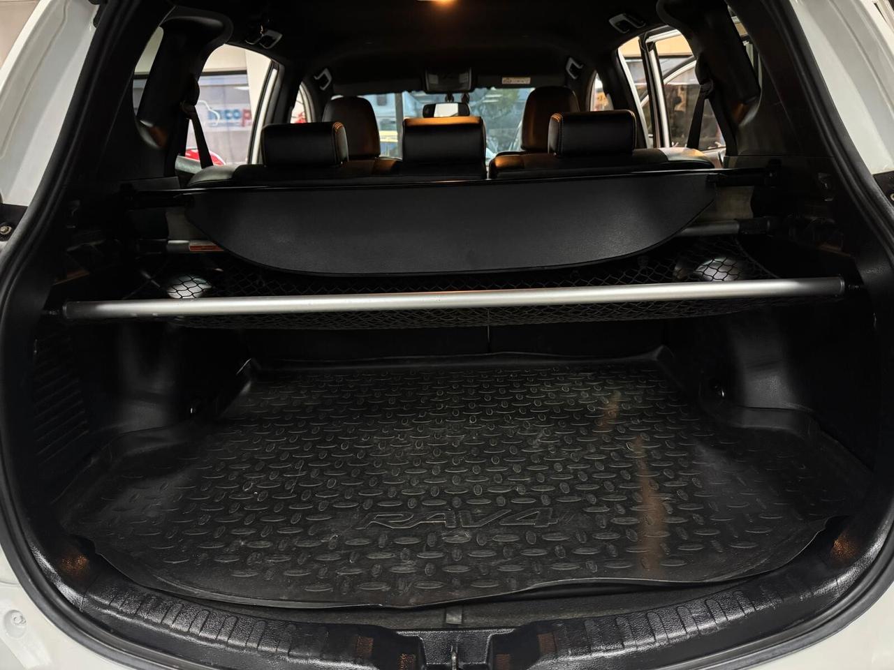 Toyota RAV 4 2.0 D-4D 2WD Lounge MY '17 UNICOPR. PARI AL NUOVO