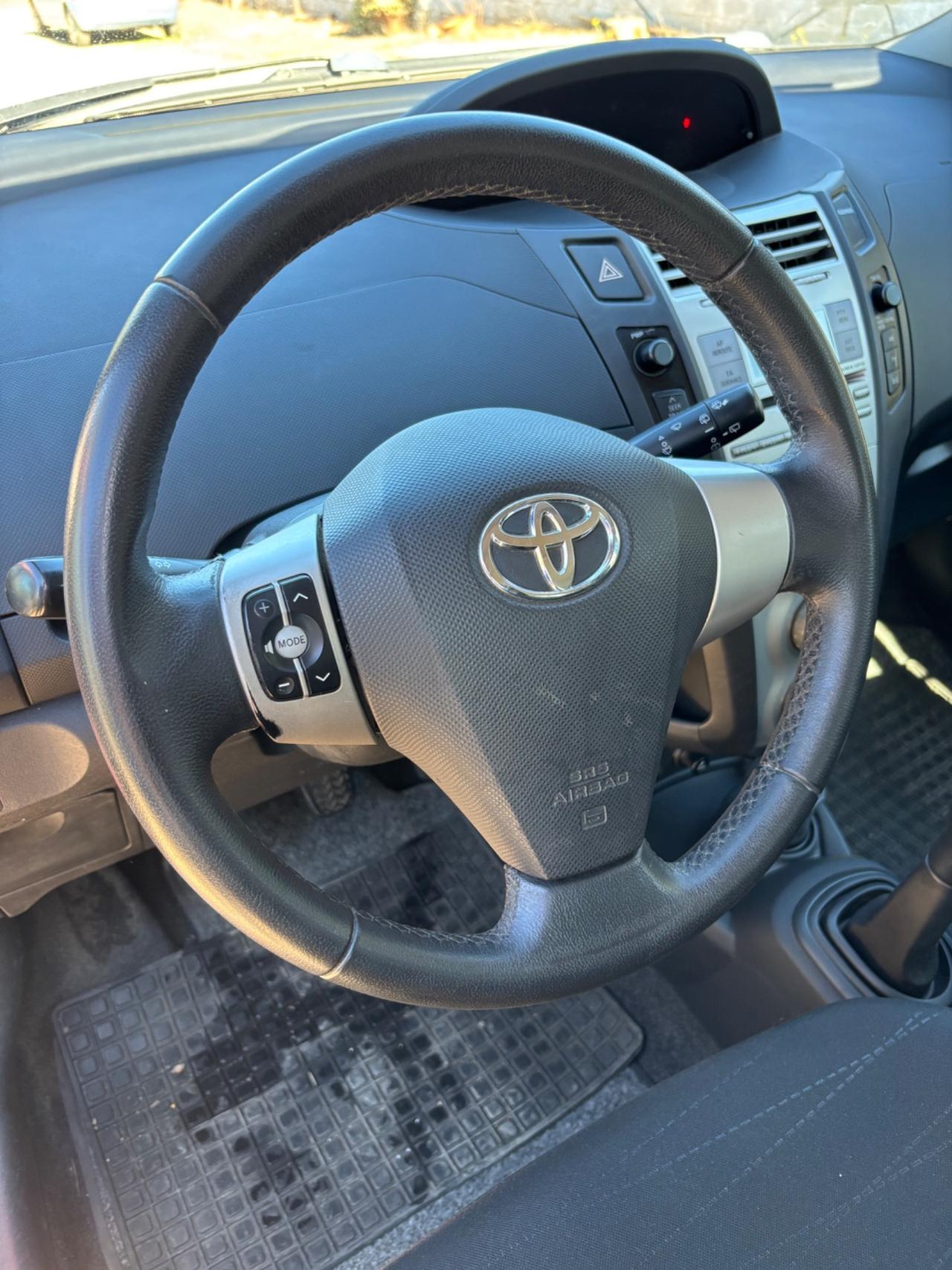 Toyota Yaris 1.0 5 porte Sol