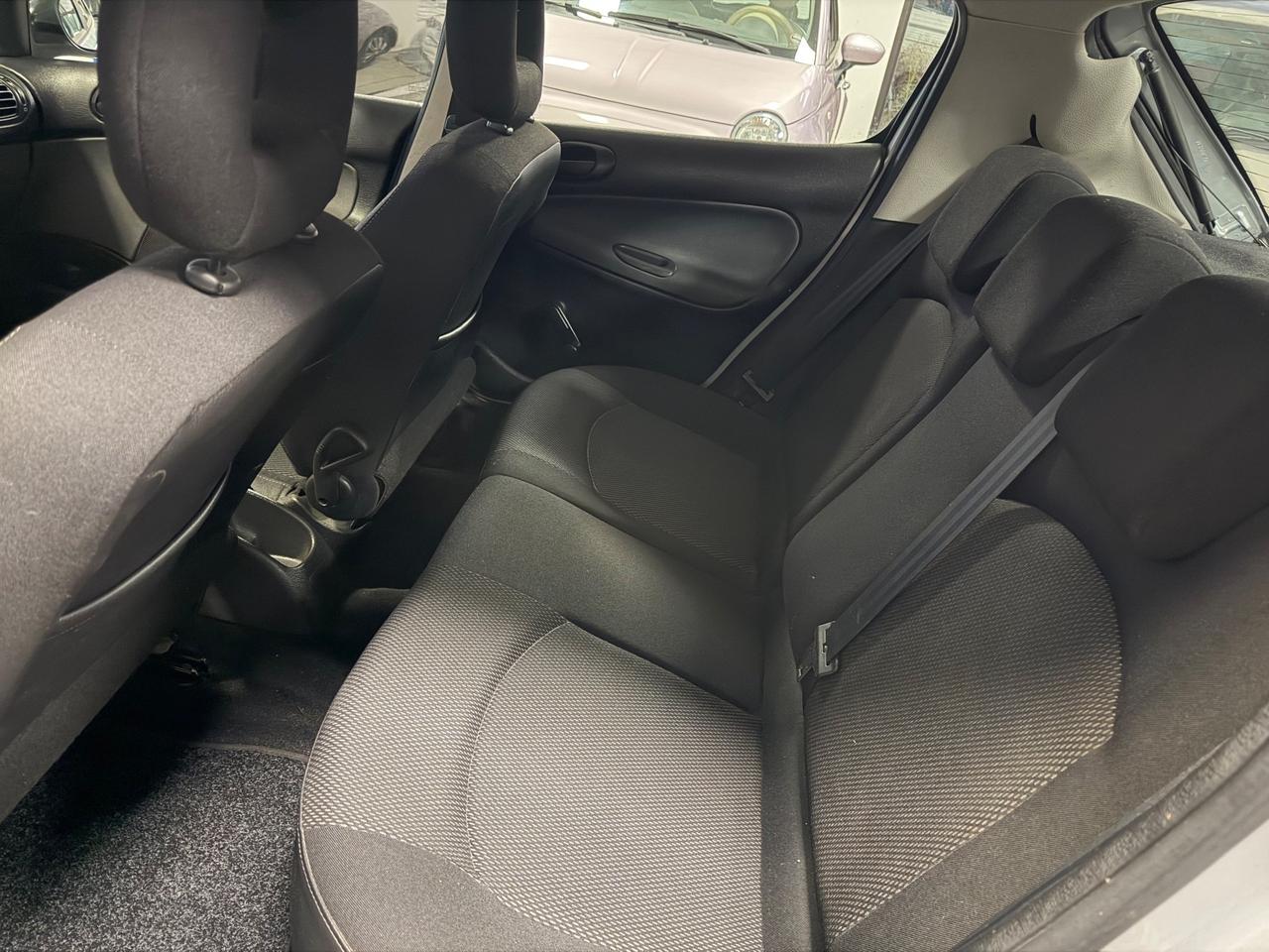 Peugeot 206 1.4 5p. Com METANO