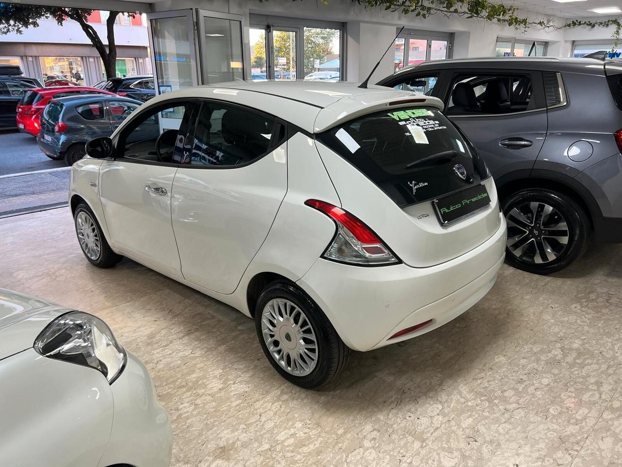 Lancia Ypsilon 1.2 69 CV 5 Porte Silver EURO 6