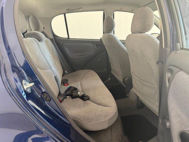 TOYOTA Yaris 1.0i 16V cat 5 porte