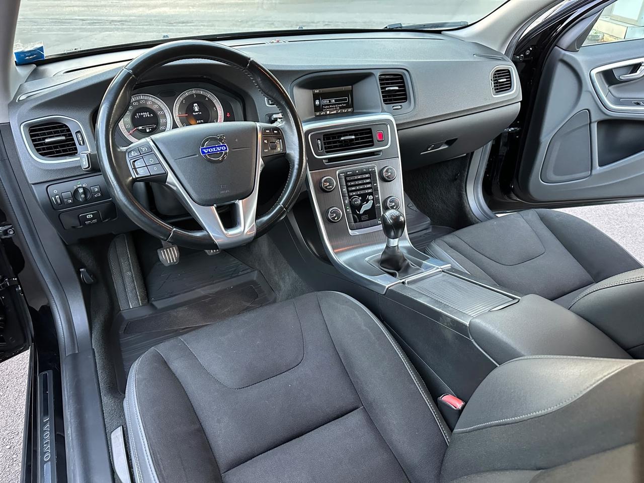 Volvo V60 D5 Geartronic Momentum 2012