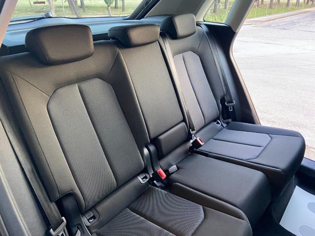 AUDI Q3 35 2.0 TDI S tronic Business COCKPIT