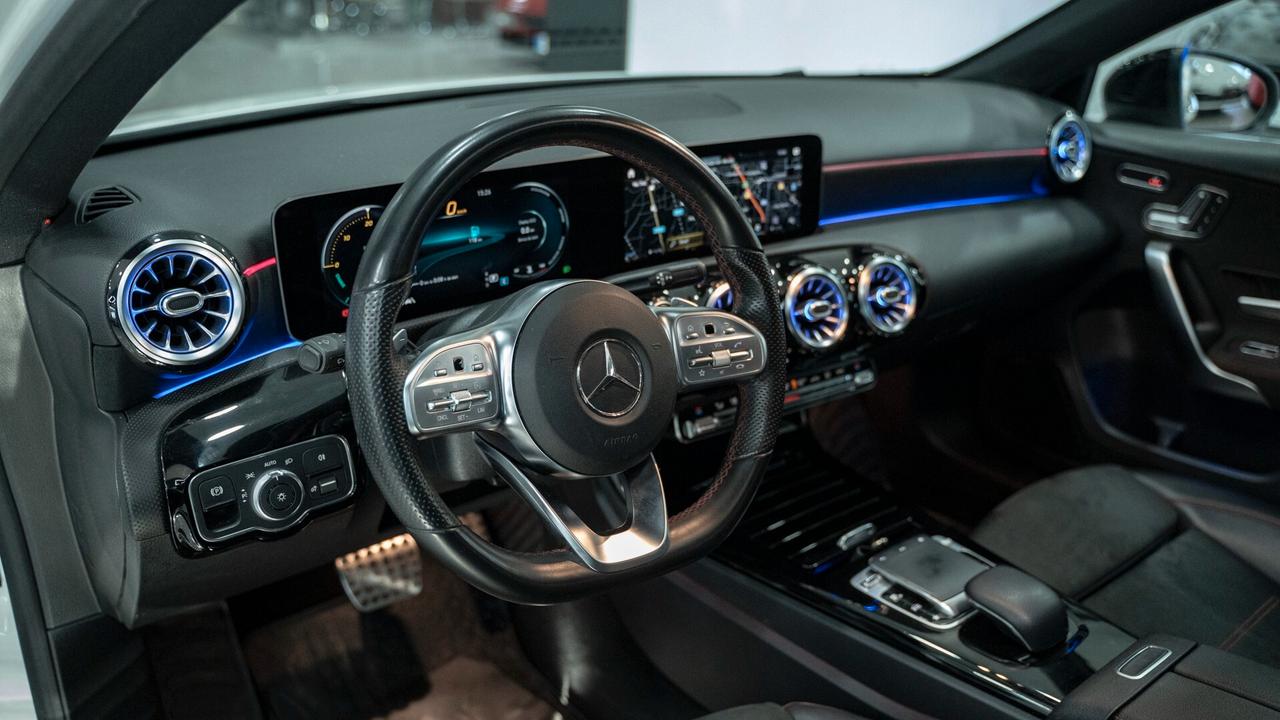 Mercedes-benz A 180 D PREMIUM PLUS AMG TETTO PACK LUCI MULTIBEAM FULL