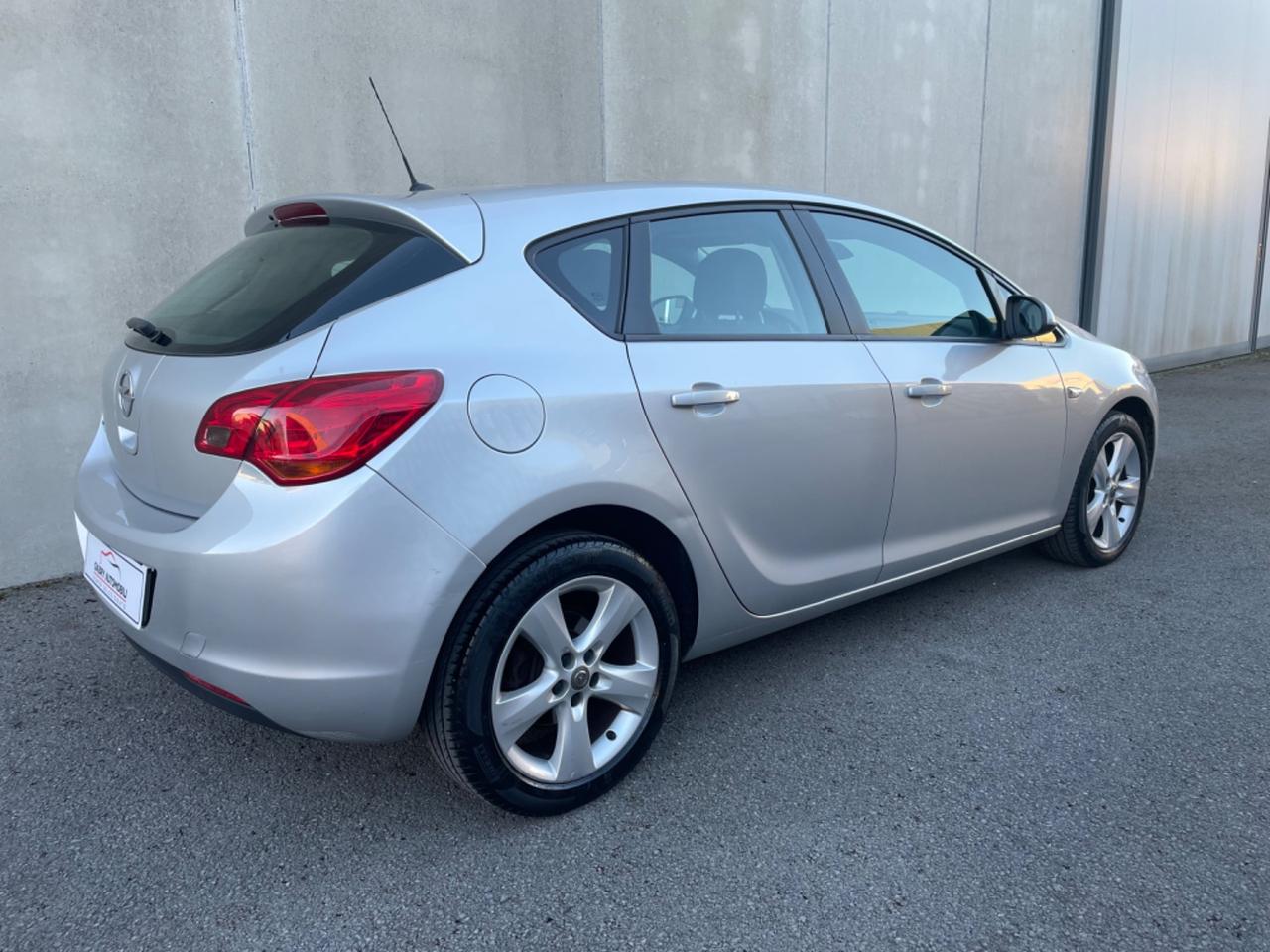 Opel Astra 1.6 115CV 5 porte Cosmo UNICO PROPRIETARIO