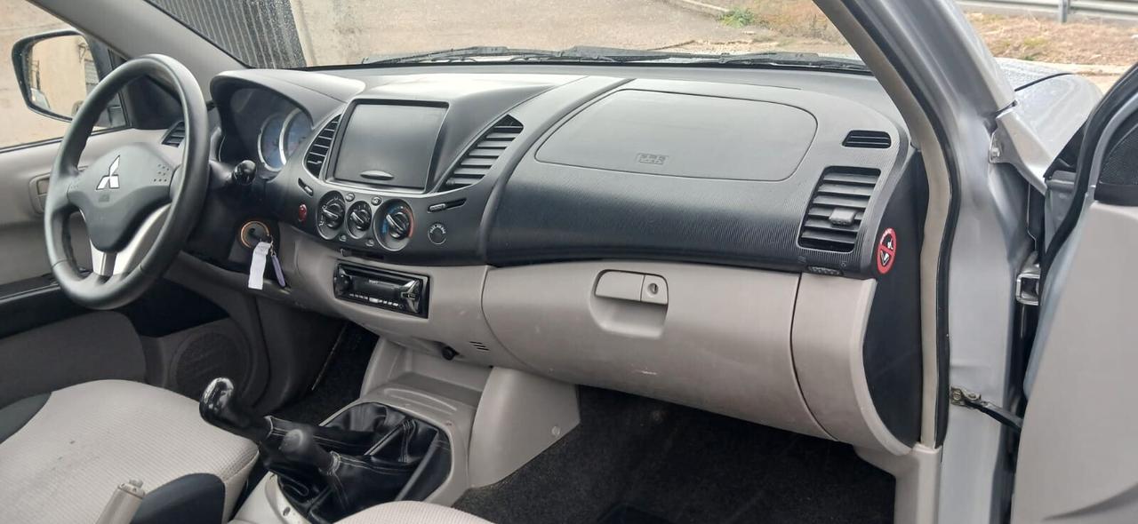 Mitsubishi L200 2.5 DI-D/136CV Single Cab - 2006