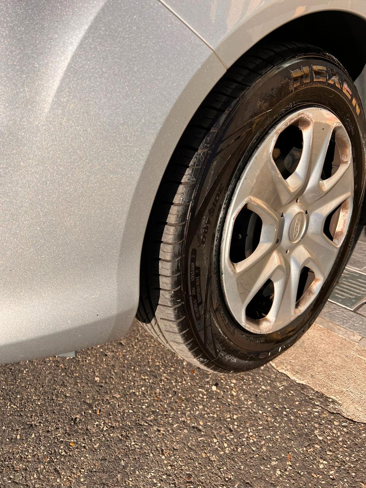 Ford B-Max 1.4 90 CV GPL Business