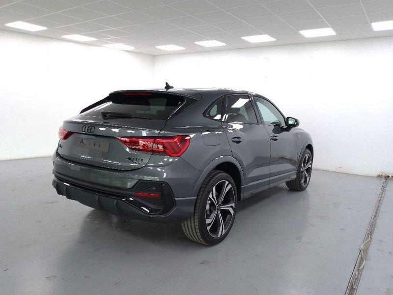 Audi Q3 Sportback 40 2.0 tdi Identity Black quattro 193cv s-tronic