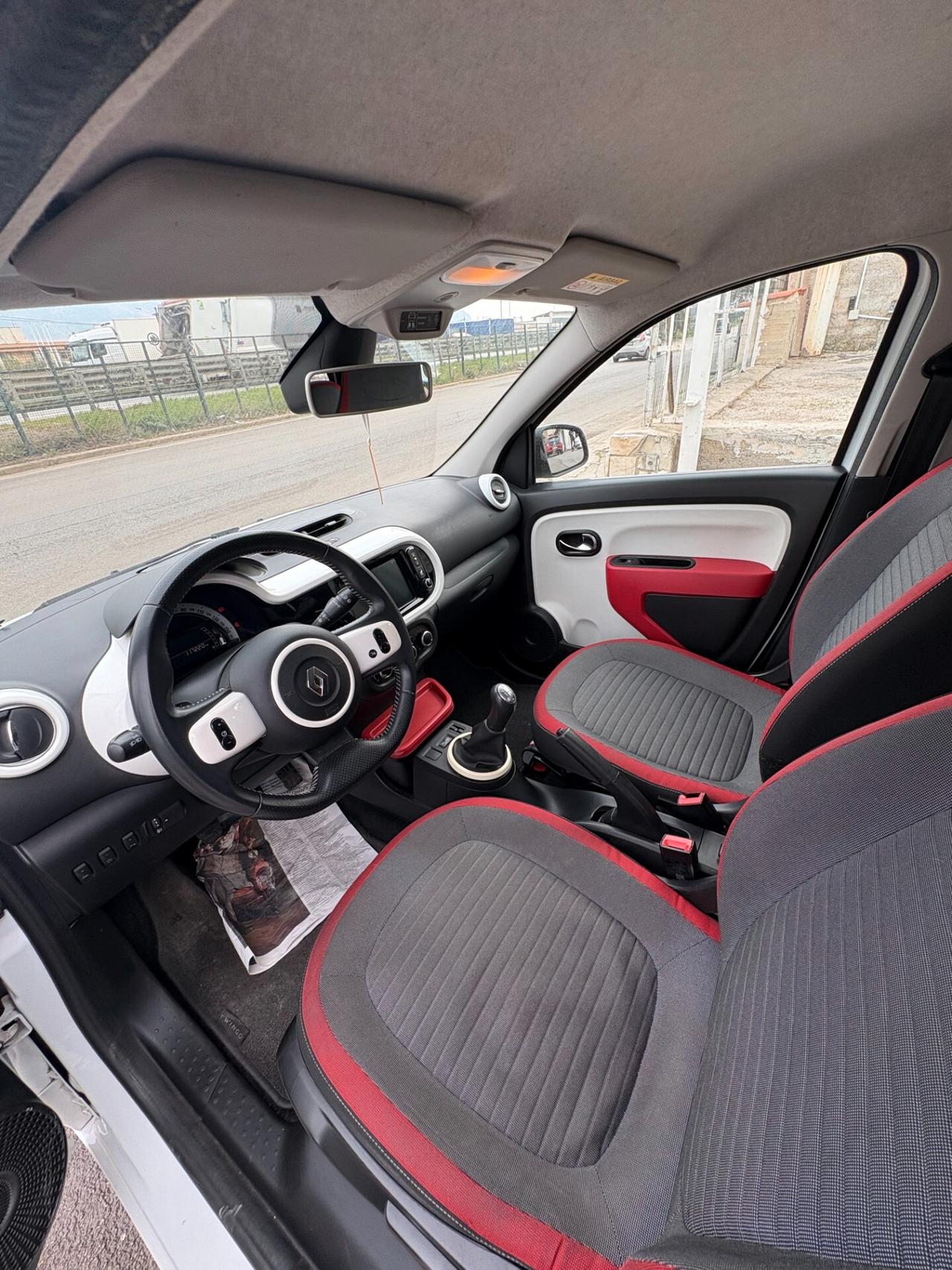 Vendesi Renault Twingo 1.0 Benzina Anno 2015