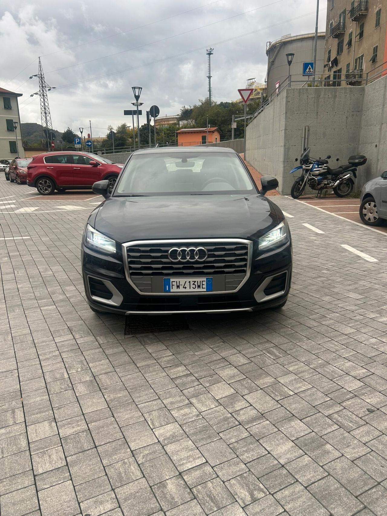 Audi Q2 30 TDI Identity Black