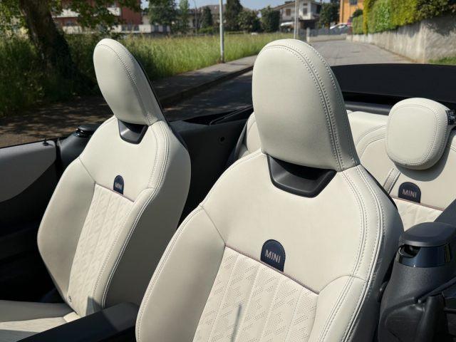 MINI Cooper C Cabrio Cooper C Favoured Cabrio