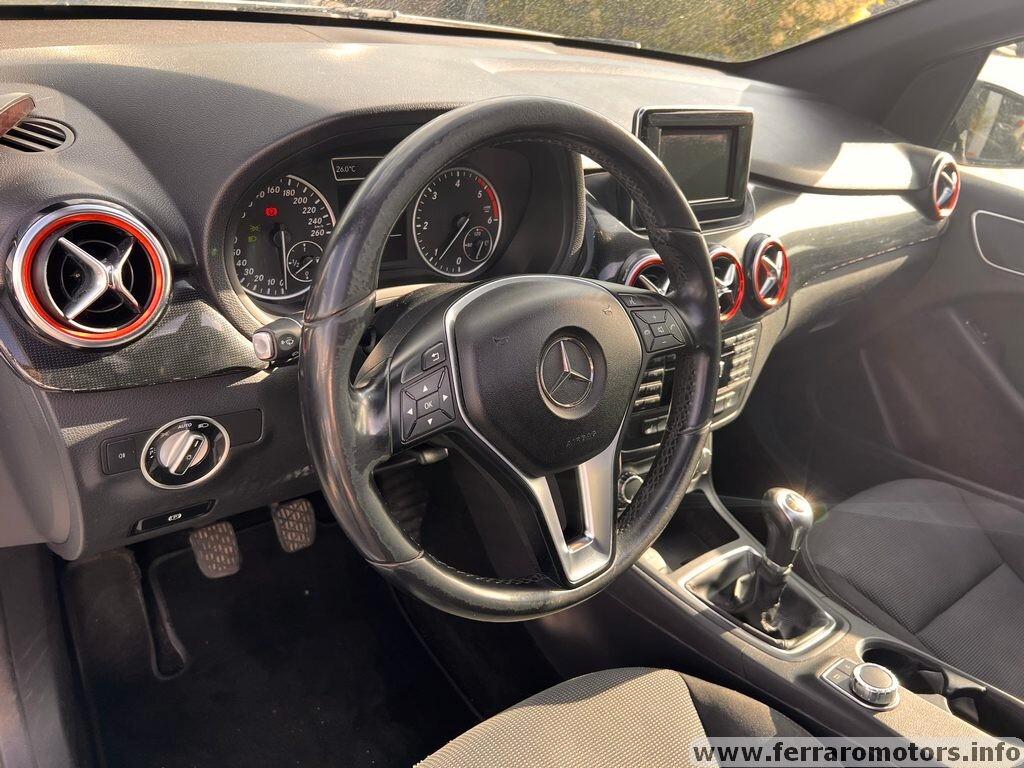 Mercedes B 180 CDI Executive teto panoramico