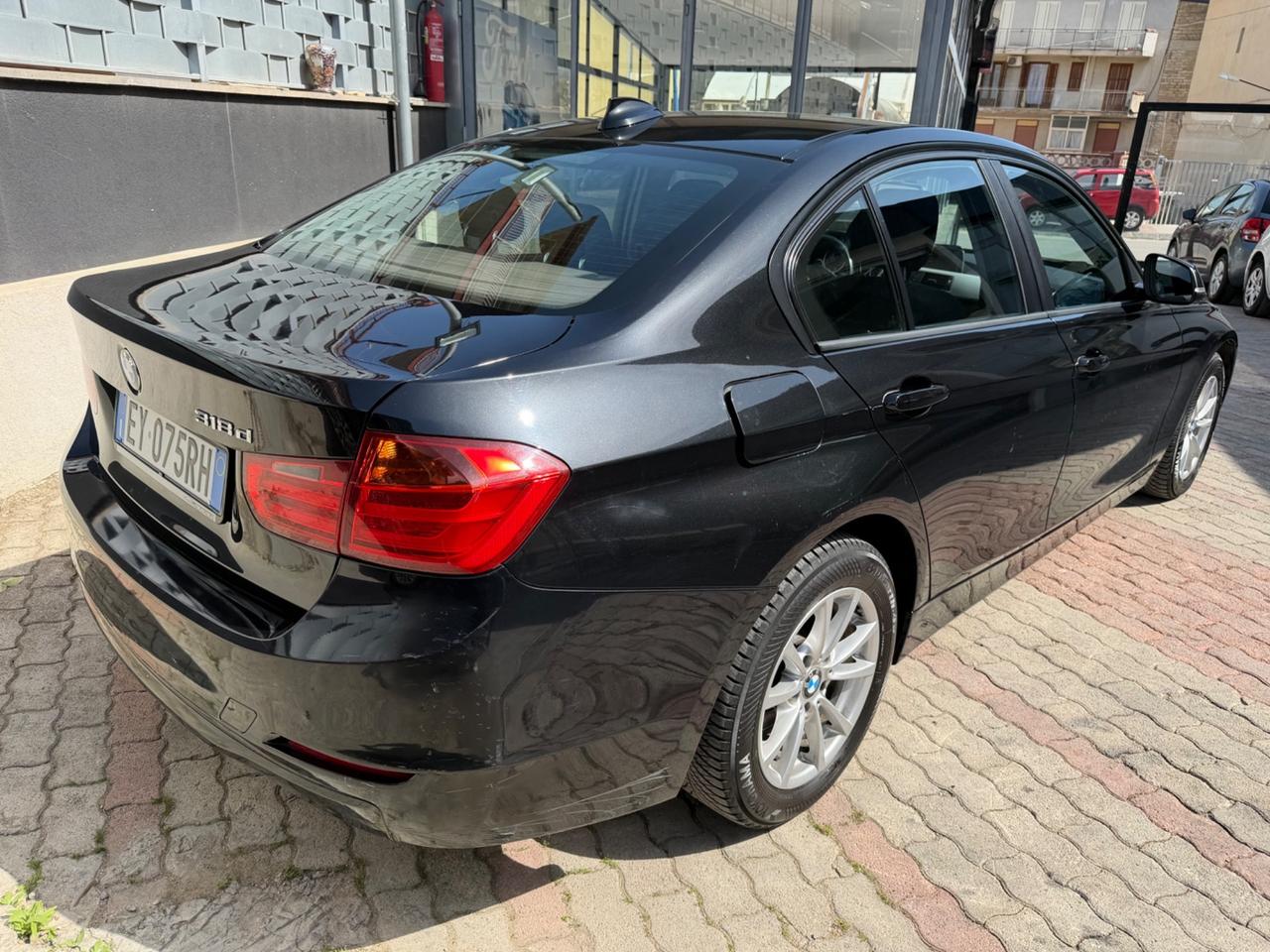 Bmw 318d 143 CV Business Automatico 2015