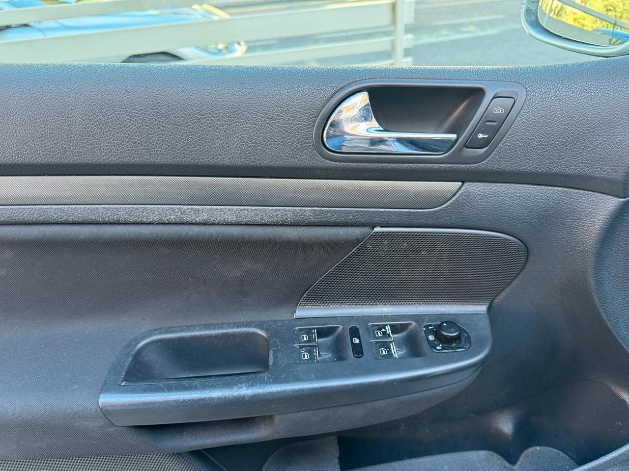 VW GOLF 1.6 16V FSI 5p. NEOPATENTATI