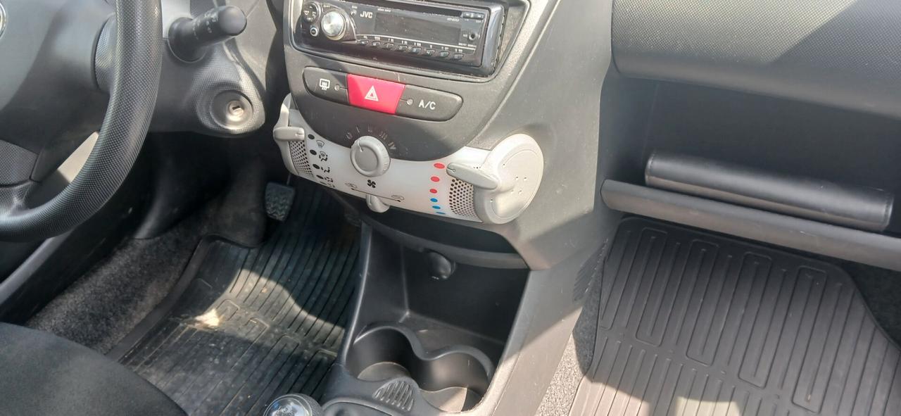 Toyota Aygo 1.0 VVT-i 69 CV 5 porte x-clusiv