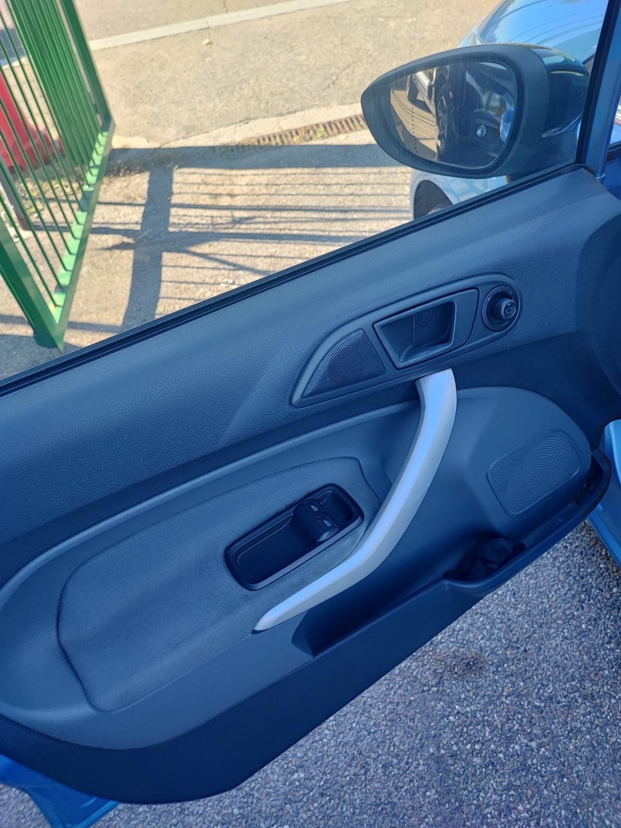 Ford Fiesta 1.4 5 porte Bz.- GPL Titanium