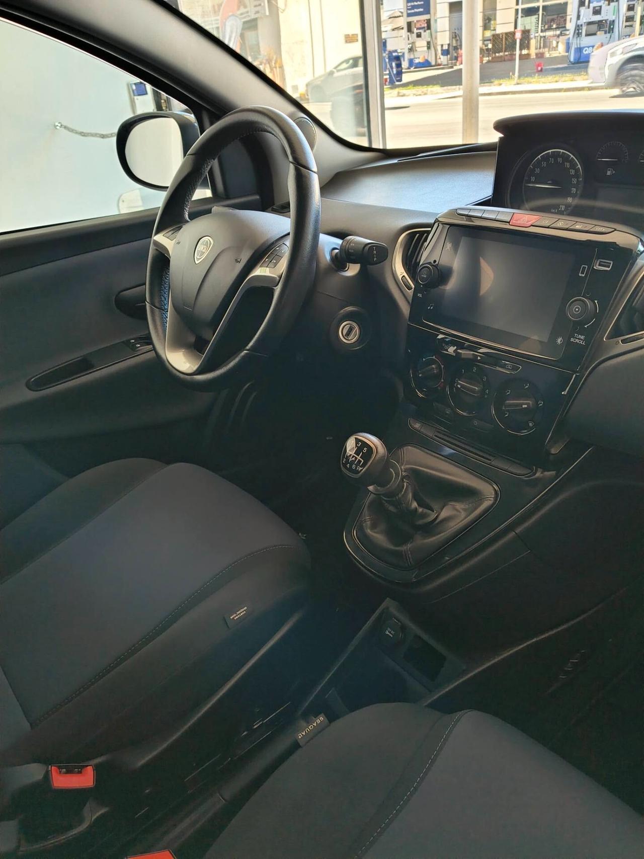 Lancia Ypsilon 1.0 FireFly 5 porte S&S Hybrid Gold