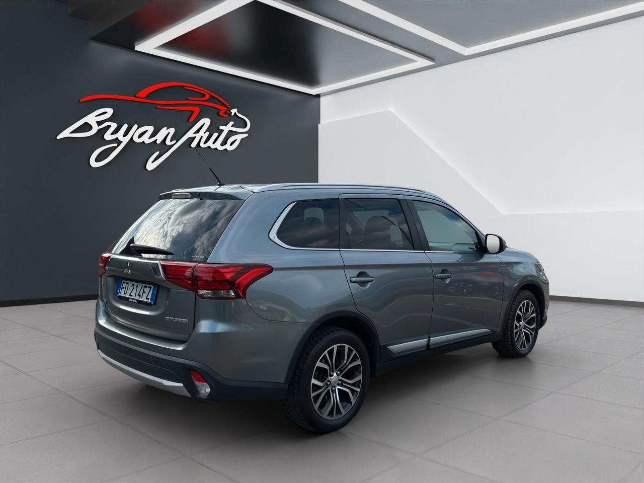 Mitsubishi Outlander 2.2 DI-D 4WD Instyle Plus Navi Diamond Pack 7P