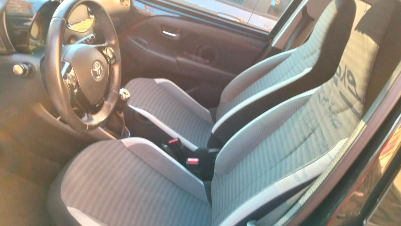 Toyota Aygo 1.0 VVT-i 69 CV 5 porte x-business MMT