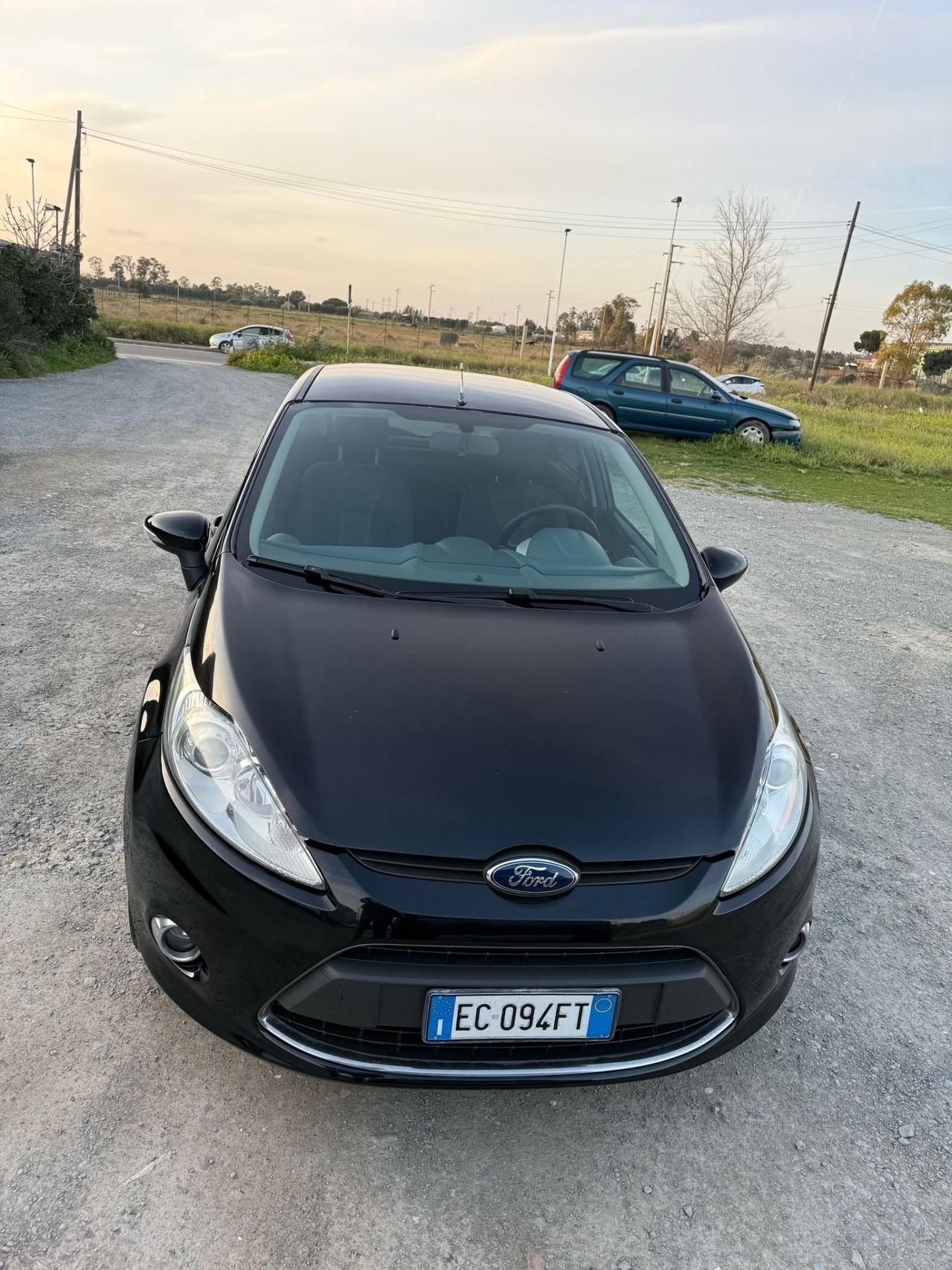 Ford Fiesta 1.4 TDCi 68CV 5 porte Titanium-Neopatentati